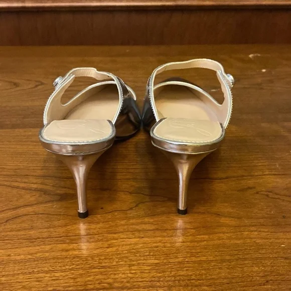 J Crew Colette mule heels in Italian specchio leather
Item BM692 - Picture 5 of 7